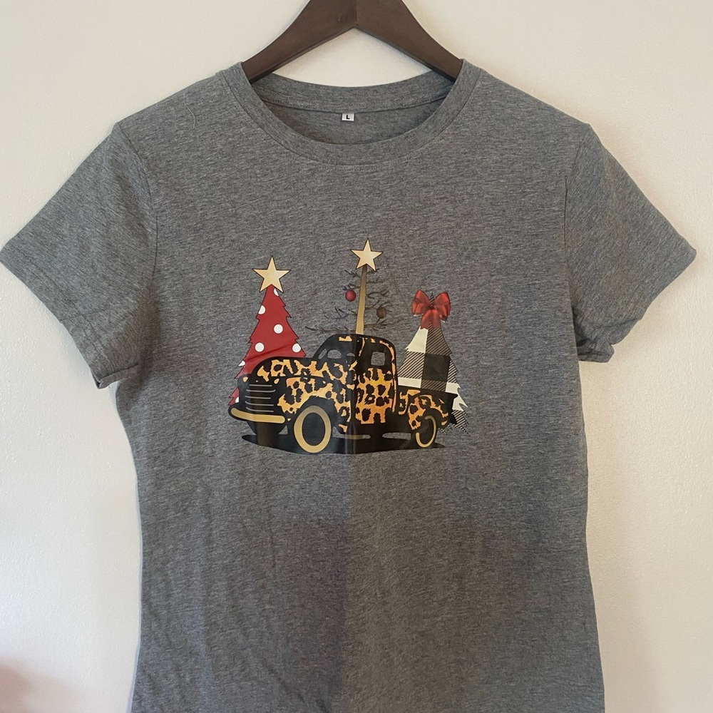 NWT Christmas Holiday Animal Print Truck with Trees Women’s T shirt Sz XL - Picture 6 of 6